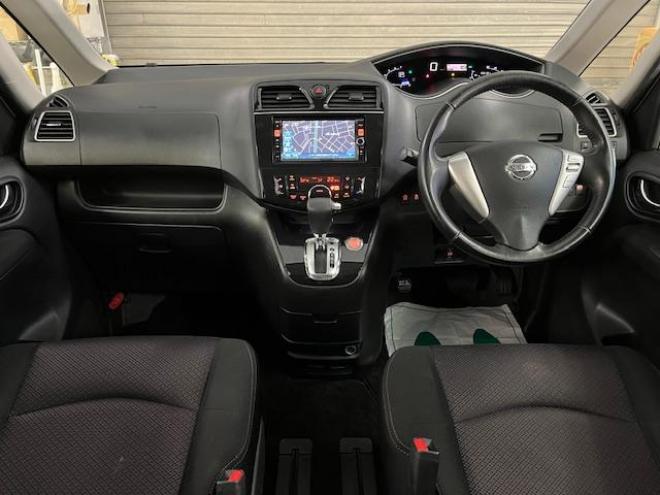 セレナハイウェイスター　Ｖセレクション　本州仕入　寒冷地仕様　禁煙車　ＷＡＫＯＳバリアスコーティング済　純正１６インチＡＷ　社外１５ＡＷ＋スタッドレスタイヤ付　両側パワースライドドア　純正ナビ（フルセグ地デジ　ＤＶＤ再生　Ｂｌｕｅｔｏｏｔｈオーディオ）＋バックカメラ　クルーズコントロール　アイドリングストップ　横滑り防止装置　ＨＩＤ　ＥＴＣ 　タイミングチェーン 4WD 2000 5Dr
