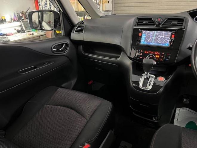 セレナハイウェイスター　Ｖセレクション　本州仕入　寒冷地仕様　禁煙車　ＷＡＫＯＳバリアスコーティング済　純正１６インチＡＷ　社外１５ＡＷ＋スタッドレスタイヤ付　両側パワースライドドア　純正ナビ（フルセグ地デジ　ＤＶＤ再生　Ｂｌｕｅｔｏｏｔｈオーディオ）＋バックカメラ　クルーズコントロール　アイドリングストップ　横滑り防止装置　ＨＩＤ　ＥＴＣ 　タイミングチェーン 4WD 2000 5Dr