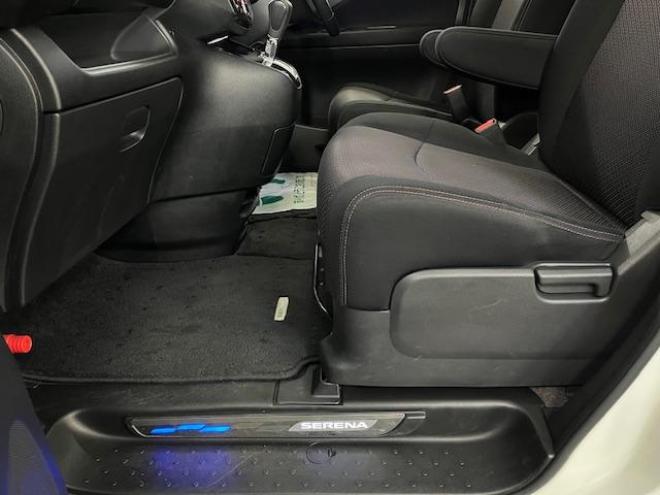 セレナハイウェイスター　Ｖセレクション　本州仕入　寒冷地仕様　禁煙車　ＷＡＫＯＳバリアスコーティング済　純正１６インチＡＷ　社外１５ＡＷ＋スタッドレスタイヤ付　両側パワースライドドア　純正ナビ（フルセグ地デジ　ＤＶＤ再生　Ｂｌｕｅｔｏｏｔｈオーディオ）＋バックカメラ　クルーズコントロール　アイドリングストップ　横滑り防止装置　ＨＩＤ　ＥＴＣ 　タイミングチェーン 4WD 2000 5Dr