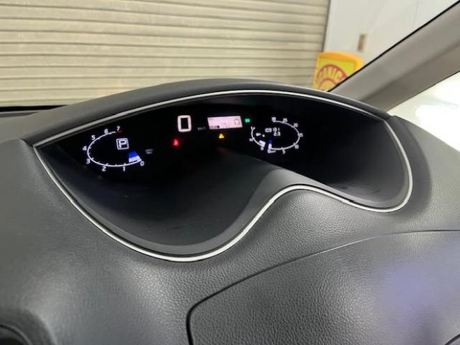 セレナハイウェイスター　Ｖセレクション　本州仕入　寒冷地仕様　禁煙車　ＷＡＫＯＳバリアスコーティング済　純正１６インチＡＷ　社外１５ＡＷ＋スタッドレスタイヤ付　両側パワースライドドア　純正ナビ（フルセグ地デジ　ＤＶＤ再生　Ｂｌｕｅｔｏｏｔｈオーディオ）＋バックカメラ　クルーズコントロール　アイドリングストップ　横滑り防止装置　ＨＩＤ　ＥＴＣ 　タイミングチェーン 4WD 2000 5Dr