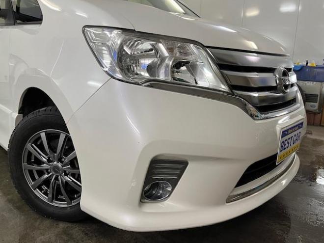 セレナハイウェイスター　Ｖセレクション　本州仕入　寒冷地仕様　禁煙車　ＷＡＫＯＳバリアスコーティング済　純正１６インチＡＷ　社外１５ＡＷ＋スタッドレスタイヤ付　両側パワースライドドア　純正ナビ（フルセグ地デジ　ＤＶＤ再生　Ｂｌｕｅｔｏｏｔｈオーディオ）＋バックカメラ　クルーズコントロール　アイドリングストップ　横滑り防止装置　ＨＩＤ　ＥＴＣ 　タイミングチェーン 4WD 2000 5Dr