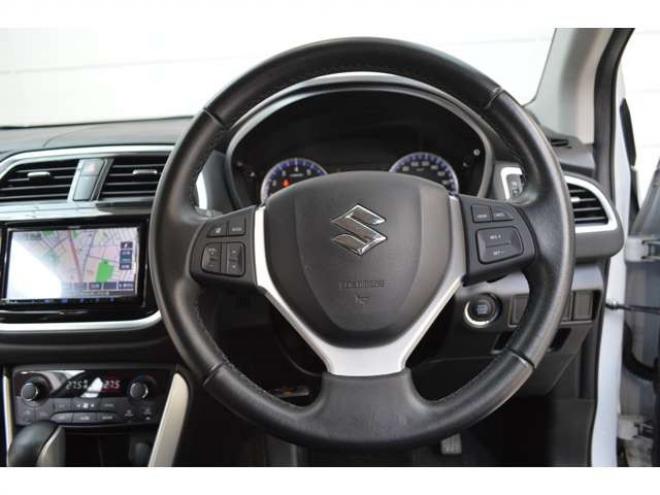 SX4S-CROSS 1.6 4WD　ワンオーナーALLGRIP4WD横滑り防止装置パドルシフトSDナビTVバックカメラETCディスチャージヘッドライトクルーズコントロールシートヒーター 1600