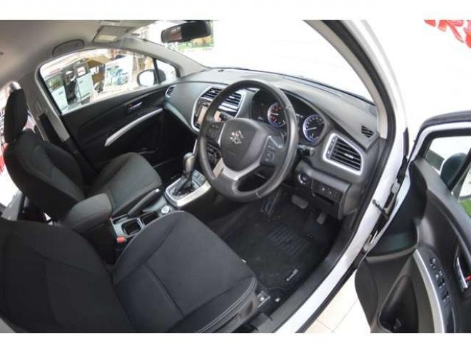 SX4S-CROSS 1.6 4WD　ワンオーナーALLGRIP4WD横滑り防止装置パドルシフトSDナビTVバックカメラETCディスチャージヘッドライトクルーズコントロールシートヒーター 1600