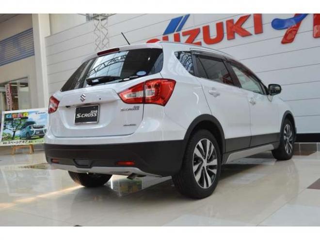 SX4S-CROSS 1.6 4WD　ワンオーナーALLGRIP4WD横滑り防止装置パドルシフトSDナビTVバックカメラETCディスチャージヘッドライトクルーズコントロールシートヒーター 1600