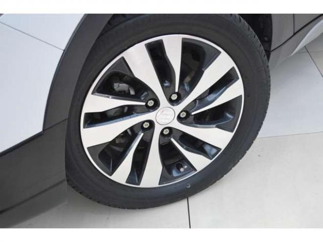 SX4S-CROSS 1.6 4WD　ワンオーナーALLGRIP4WD横滑り防止装置パドルシフトSDナビTVバックカメラETCディスチャージヘッドライトクルーズコントロールシートヒーター 1600