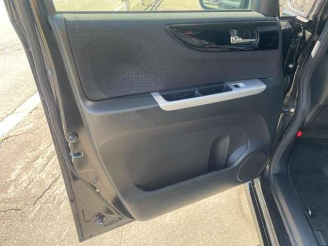 N-BOXカスタムG ターボ Lパッケージ 4WD　1年走行距離無制限保証/Bluetooth/フルセグTV/両側パワースライドドア/バックカメラ/リアモニター/エンジンスターター/ETC/前席シートヒーター/ハーフレザーシート/HID/修復歴無し/車検令和8年8月/法定整備付 660