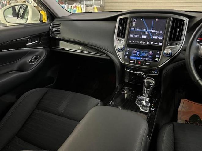 クラウンハイブリッドアスリートＳ　Ｆｏｕｒ　後期型　ワンオーナー　寒冷地仕様　禁煙車　ＷＡＫＯＳバリアスコーティング済　純正１７インチＡＷ　社外１７ＡＷ＋スタッドレスタイヤ付　純正ナビ（フルセグ地デジ　ＤＶＤ再生　Ｂｌｕｅｔｏｏｔｈ対応）＋バックカメラ　クルーズコントロール　ステアリングヒーター　ミラーヒーター　シートヒーター　両席パワーシート　タイミングチェーン車　純正ＬＥＤヘッドライト　横滑り防止装置　ＥＴＣ 4WD 2500 4Dr