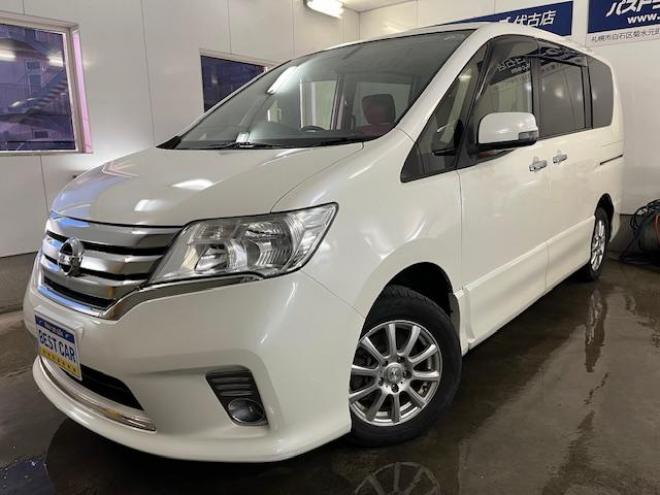 セレナハイウェイスター　Ｖセレクション　本州仕入　禁煙車　ＷＡＫＯＳバリアスコーティング済　社外１５インチＡＷ　社外１５ＡＷ＋スタッドレスタイヤ付　両側パワースライドドア　純正ナビ（フルセグ地デジ　ＤＶＤ再生　Ｂｌｕｅｔｏｏｔｈオーディオ）＋バックカメラ　アイドリングストップ　横滑り防止装置　ＨＩＤ　ＥＴＣ 　タイミングチェーン 4WD 2000 5Dr