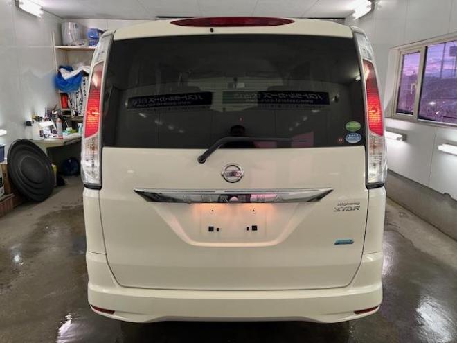 セレナハイウェイスター　Ｖセレクション　本州仕入　禁煙車　ＷＡＫＯＳバリアスコーティング済　社外１５インチＡＷ　社外１５ＡＷ＋スタッドレスタイヤ付　両側パワースライドドア　純正ナビ（フルセグ地デジ　ＤＶＤ再生　Ｂｌｕｅｔｏｏｔｈオーディオ）＋バックカメラ　アイドリングストップ　横滑り防止装置　ＨＩＤ　ＥＴＣ 　タイミングチェーン 4WD 2000 5Dr