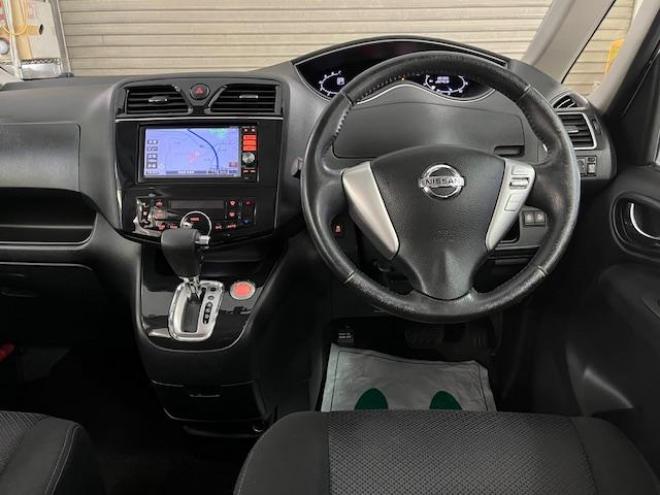 セレナハイウェイスター　Ｖセレクション　本州仕入　禁煙車　ＷＡＫＯＳバリアスコーティング済　社外１５インチＡＷ　社外１５ＡＷ＋スタッドレスタイヤ付　両側パワースライドドア　純正ナビ（フルセグ地デジ　ＤＶＤ再生　Ｂｌｕｅｔｏｏｔｈオーディオ）＋バックカメラ　アイドリングストップ　横滑り防止装置　ＨＩＤ　ＥＴＣ 　タイミングチェーン 4WD 2000 5Dr