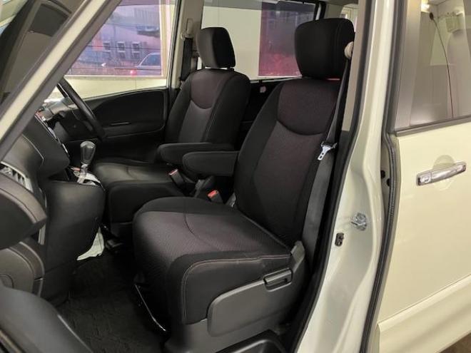 セレナハイウェイスター　Ｖセレクション　本州仕入　禁煙車　ＷＡＫＯＳバリアスコーティング済　社外１５インチＡＷ　社外１５ＡＷ＋スタッドレスタイヤ付　両側パワースライドドア　純正ナビ（フルセグ地デジ　ＤＶＤ再生　Ｂｌｕｅｔｏｏｔｈオーディオ）＋バックカメラ　アイドリングストップ　横滑り防止装置　ＨＩＤ　ＥＴＣ 　タイミングチェーン 4WD 2000 5Dr