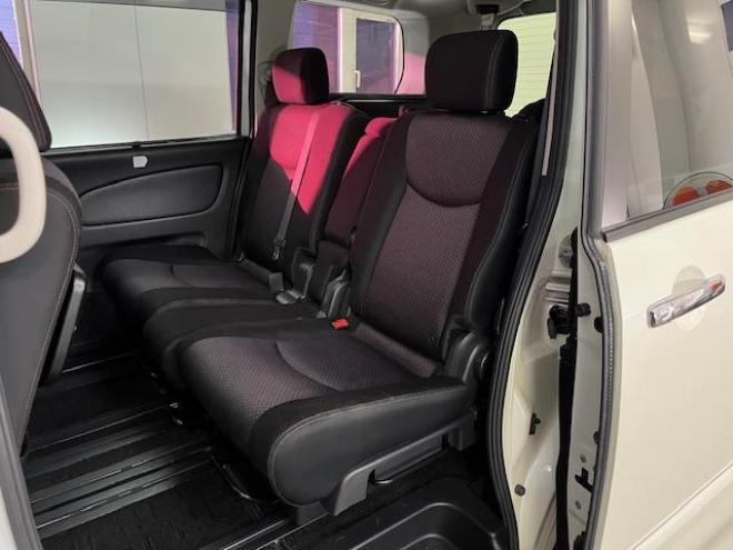 セレナハイウェイスター　Ｖセレクション　本州仕入　禁煙車　ＷＡＫＯＳバリアスコーティング済　社外１５インチＡＷ　社外１５ＡＷ＋スタッドレスタイヤ付　両側パワースライドドア　純正ナビ（フルセグ地デジ　ＤＶＤ再生　Ｂｌｕｅｔｏｏｔｈオーディオ）＋バックカメラ　アイドリングストップ　横滑り防止装置　ＨＩＤ　ＥＴＣ 　タイミングチェーン 4WD 2000 5Dr