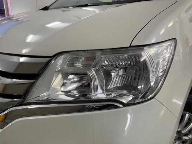 セレナハイウェイスター　Ｖセレクション　本州仕入　禁煙車　ＷＡＫＯＳバリアスコーティング済　社外１５インチＡＷ　社外１５ＡＷ＋スタッドレスタイヤ付　両側パワースライドドア　純正ナビ（フルセグ地デジ　ＤＶＤ再生　Ｂｌｕｅｔｏｏｔｈオーディオ）＋バックカメラ　アイドリングストップ　横滑り防止装置　ＨＩＤ　ＥＴＣ 　タイミングチェーン 4WD 2000 5Dr