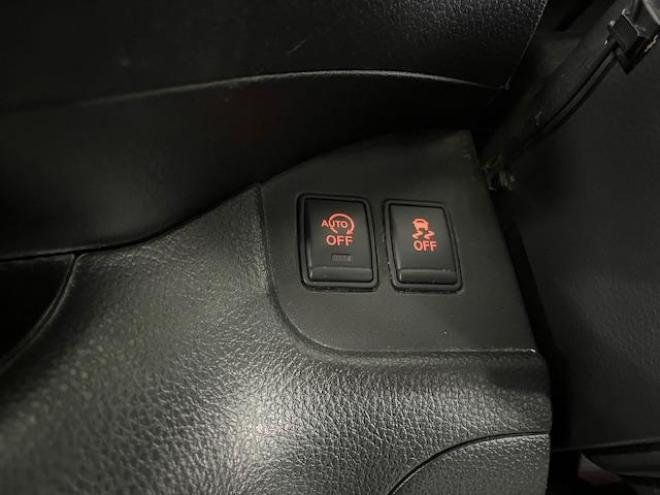 セレナハイウェイスター　Ｖセレクション　本州仕入　禁煙車　ＷＡＫＯＳバリアスコーティング済　社外１５インチＡＷ　社外１５ＡＷ＋スタッドレスタイヤ付　両側パワースライドドア　純正ナビ（フルセグ地デジ　ＤＶＤ再生　Ｂｌｕｅｔｏｏｔｈオーディオ）＋バックカメラ　アイドリングストップ　横滑り防止装置　ＨＩＤ　ＥＴＣ 　タイミングチェーン 4WD 2000 5Dr