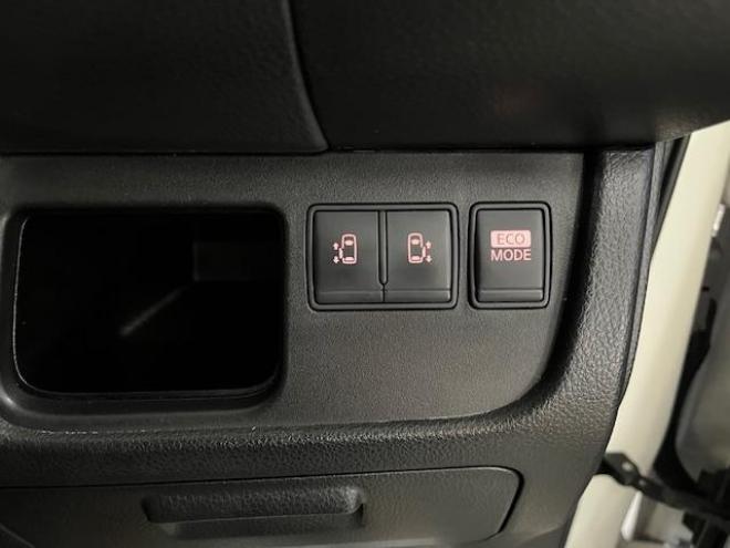 セレナハイウェイスター　Ｖセレクション　本州仕入　禁煙車　ＷＡＫＯＳバリアスコーティング済　社外１５インチＡＷ　社外１５ＡＷ＋スタッドレスタイヤ付　両側パワースライドドア　純正ナビ（フルセグ地デジ　ＤＶＤ再生　Ｂｌｕｅｔｏｏｔｈオーディオ）＋バックカメラ　アイドリングストップ　横滑り防止装置　ＨＩＤ　ＥＴＣ 　タイミングチェーン 4WD 2000 5Dr