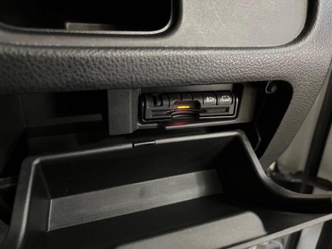 セレナハイウェイスター　Ｖセレクション　本州仕入　禁煙車　ＷＡＫＯＳバリアスコーティング済　社外１５インチＡＷ　社外１５ＡＷ＋スタッドレスタイヤ付　両側パワースライドドア　純正ナビ（フルセグ地デジ　ＤＶＤ再生　Ｂｌｕｅｔｏｏｔｈオーディオ）＋バックカメラ　アイドリングストップ　横滑り防止装置　ＨＩＤ　ＥＴＣ 　タイミングチェーン 4WD 2000 5Dr