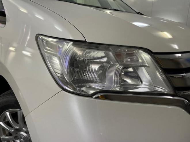 セレナハイウェイスター　Ｖセレクション　本州仕入　禁煙車　ＷＡＫＯＳバリアスコーティング済　社外１５インチＡＷ　社外１５ＡＷ＋スタッドレスタイヤ付　両側パワースライドドア　純正ナビ（フルセグ地デジ　ＤＶＤ再生　Ｂｌｕｅｔｏｏｔｈオーディオ）＋バックカメラ　アイドリングストップ　横滑り防止装置　ＨＩＤ　ＥＴＣ 　タイミングチェーン 4WD 2000 5Dr
