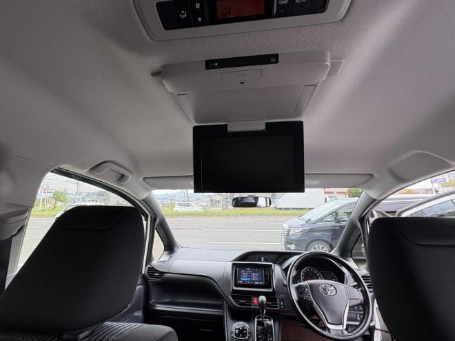 ノアNOAH 4WD SI本州仕入　寒冷地仕様　ワンタッチ両側パワースライドドア　スマートキー（スペアー有）Bluetoothフルセグナビ　リアモニ　ETC　LED　ＶＳＣ　フォグランプ　アイドリングSTOP　スペアータイヤ　スタットレスエンジンオイル交換 4WD 2000 5Dr