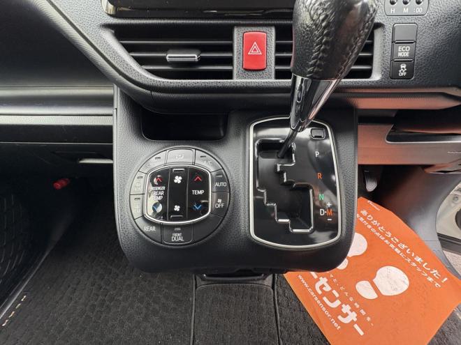 ノアNOAH 4WD SI本州仕入　寒冷地仕様　ワンタッチ両側パワースライドドア　スマートキー（スペアー有）Bluetoothフルセグナビ　リアモニ　ETC　LED　ＶＳＣ　フォグランプ　アイドリングSTOP　スペアータイヤ　スタットレスエンジンオイル交換 4WD 2000 5Dr