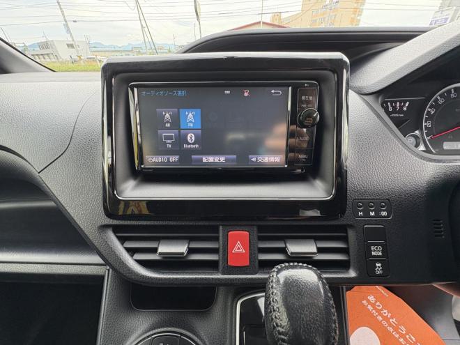 ノアNOAH 4WD SI本州仕入　寒冷地仕様　ワンタッチ両側パワースライドドア　スマートキー（スペアー有）Bluetoothフルセグナビ　リアモニ　ETC　LED　ＶＳＣ　フォグランプ　アイドリングSTOP　スペアータイヤ　スタットレスエンジンオイル交換 4WD 2000 5Dr