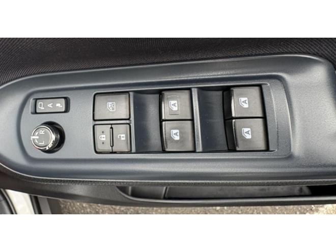 ノアNOAH 4WD SI本州仕入　寒冷地仕様　ワンタッチ両側パワースライドドア　スマートキー（スペアー有）Bluetoothフルセグナビ　リアモニ　ETC　LED　ＶＳＣ　フォグランプ　アイドリングSTOP　スペアータイヤ　スタットレスエンジンオイル交換 4WD 2000 5Dr