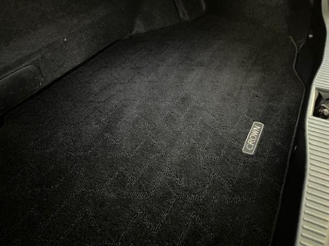 クラウンハイブリッドアスリートＧ　Ｆｏｕｒ　最上級グレード　ワンオーナー　寒冷地仕様　禁煙車　プリクラッシュセーフティ　電動サンルーフ　純正ブラックレザーシート　純正１８インチスパッタリングＡＷ　純正１７ＡＷ＋スタッドレスタイヤ付　純正ナビ（フルセグ地デジ　ＤＶＤ再生　Ｂｌｕｅｔｏｏｔｈ対応）＋バックカメラ　純正エンジンスターター　クルーズコントロール　ステアリングヒーター　ミラーヒーター　シートヒーター＆クーラー　両席パワーシート　タイミングチェーン車　純正ＨＩＤヘッドライト　横滑り防止装置　ＥＴＣ 4WD 2500 4D