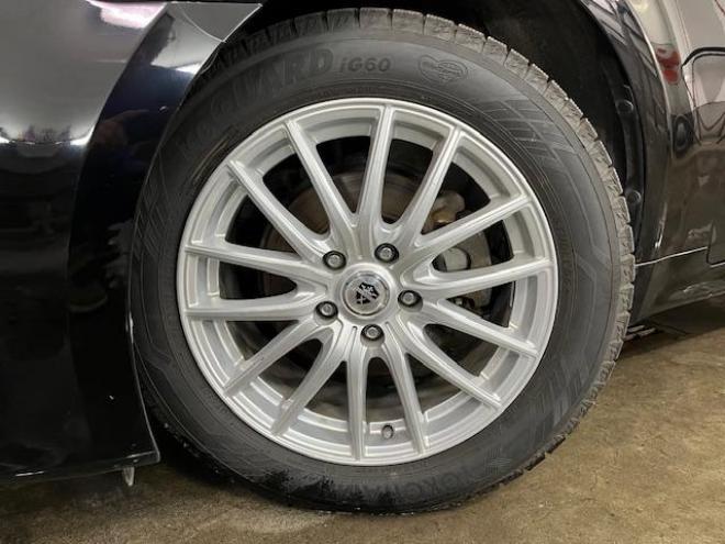 クラウンハイブリッドアスリートＧ　Ｆｏｕｒ　最上級グレード　ワンオーナー　寒冷地仕様　禁煙車　プリクラッシュセーフティ　電動サンルーフ　純正ブラックレザーシート　純正１８インチスパッタリングＡＷ　純正１７ＡＷ＋スタッドレスタイヤ付　純正ナビ（フルセグ地デジ　ＤＶＤ再生　Ｂｌｕｅｔｏｏｔｈ対応）＋バックカメラ　純正エンジンスターター　クルーズコントロール　ステアリングヒーター　ミラーヒーター　シートヒーター＆クーラー　両席パワーシート　タイミングチェーン車　純正ＨＩＤヘッドライト　横滑り防止装置　ＥＴＣ 4WD 2500 4D