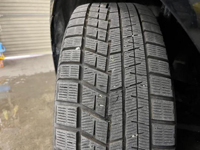 クラウンハイブリッドアスリートＧ　Ｆｏｕｒ　最上級グレード　ワンオーナー　寒冷地仕様　禁煙車　プリクラッシュセーフティ　電動サンルーフ　純正ブラックレザーシート　純正１８インチスパッタリングＡＷ　純正１７ＡＷ＋スタッドレスタイヤ付　純正ナビ（フルセグ地デジ　ＤＶＤ再生　Ｂｌｕｅｔｏｏｔｈ対応）＋バックカメラ　純正エンジンスターター　クルーズコントロール　ステアリングヒーター　ミラーヒーター　シートヒーター＆クーラー　両席パワーシート　タイミングチェーン車　純正ＨＩＤヘッドライト　横滑り防止装置　ＥＴＣ 4WD 2500 4D