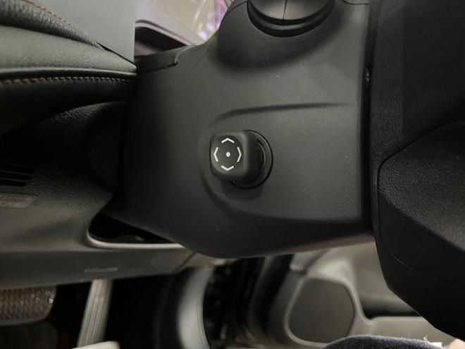 クラウンハイブリッドアスリートＧ　Ｆｏｕｒ　最上級グレード　ワンオーナー　寒冷地仕様　禁煙車　プリクラッシュセーフティ　電動サンルーフ　純正ブラックレザーシート　純正１８インチスパッタリングＡＷ　純正１７ＡＷ＋スタッドレスタイヤ付　純正ナビ（フルセグ地デジ　ＤＶＤ再生　Ｂｌｕｅｔｏｏｔｈ対応）＋バックカメラ　純正エンジンスターター　クルーズコントロール　ステアリングヒーター　ミラーヒーター　シートヒーター＆クーラー　両席パワーシート　タイミングチェーン車　純正ＨＩＤヘッドライト　横滑り防止装置　ＥＴＣ 4WD 2500 4D