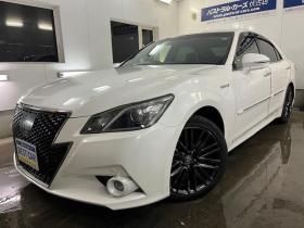 クラウンハイブリッド　アスリートＳ　ブラックスタイル　Ｆｏｕｒ　本州仕入　寒冷地仕様　禁煙車　プリクラッシュセーフティ　レーダークルーズコントロール　純正ブラックレザーシート　純正１８インチスパッタリングＡＷ　社外１７ＡＷ＋スタッドレスタイヤ付　純正ナビ（フルセグ地デジ　ＤＶＤ再生　Ｂｌｕｅｔｏｏｔｈ対応）＋バックカメラ　全方位カメラ　リア３面フィルム施工済　ステアリングヒーター　ミラーヒーター　シートヒーター＆クーラー　両席パワーシート　純正ＨＩＤヘッドライト　横滑り防止装置　前後ソナー　ＥＴＣ 4WD 2500 4Dr