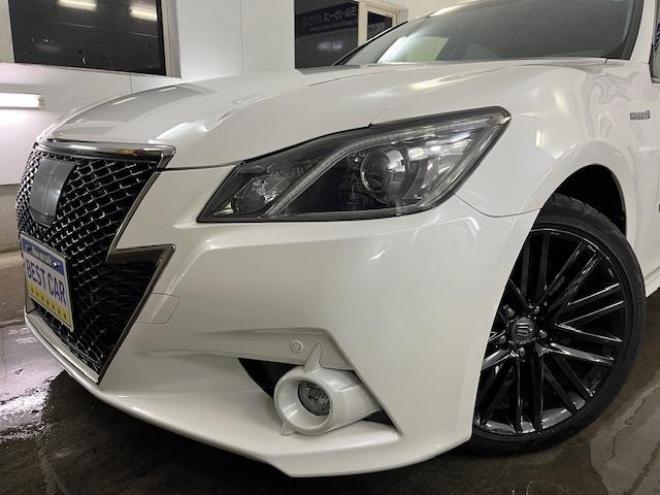 クラウンハイブリッドアスリートＳ　ブラックスタイル　Ｆｏｕｒ　本州仕入　寒冷地仕様　禁煙車　プリクラッシュセーフティ　レーダークルーズコントロール　純正ブラックレザーシート　純正１８インチスパッタリングＡＷ　社外１７ＡＷ＋スタッドレスタイヤ付　純正ナビ（フルセグ地デジ　ＤＶＤ再生　Ｂｌｕｅｔｏｏｔｈ対応）＋バックカメラ　全方位カメラ　リア３面フィルム施工済　ステアリングヒーター　ミラーヒーター　シートヒーター＆クーラー　両席パワーシート　純正ＨＩＤヘッドライト　横滑り防止装置　前後ソナー　ＥＴＣ 4WD 2500 4Dr