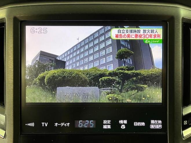クラウンハイブリッドアスリートＳ　ブラックスタイル　Ｆｏｕｒ　本州仕入　寒冷地仕様　禁煙車　プリクラッシュセーフティ　レーダークルーズコントロール　純正ブラックレザーシート　純正１８インチスパッタリングＡＷ　社外１７ＡＷ＋スタッドレスタイヤ付　純正ナビ（フルセグ地デジ　ＤＶＤ再生　Ｂｌｕｅｔｏｏｔｈ対応）＋バックカメラ　全方位カメラ　リア３面フィルム施工済　ステアリングヒーター　ミラーヒーター　シートヒーター＆クーラー　両席パワーシート　純正ＨＩＤヘッドライト　横滑り防止装置　前後ソナー　ＥＴＣ 4WD 2500 4Dr