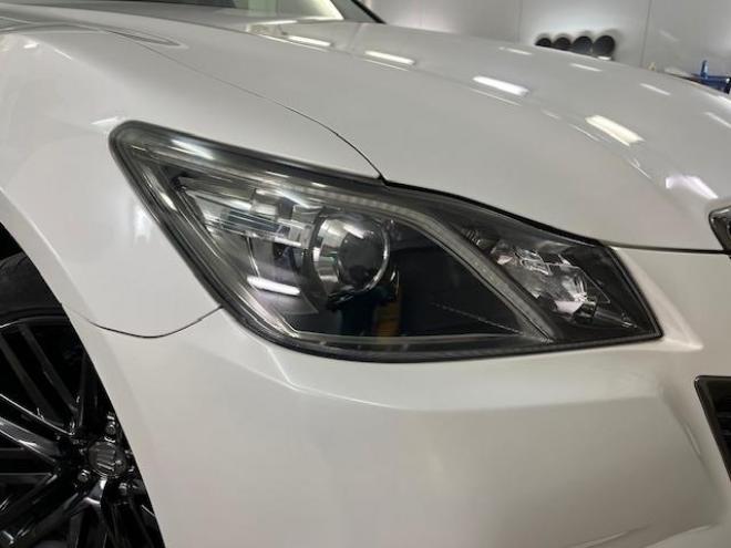 クラウンハイブリッドアスリートＳ　ブラックスタイル　Ｆｏｕｒ　本州仕入　寒冷地仕様　禁煙車　プリクラッシュセーフティ　レーダークルーズコントロール　純正ブラックレザーシート　純正１８インチスパッタリングＡＷ　社外１７ＡＷ＋スタッドレスタイヤ付　純正ナビ（フルセグ地デジ　ＤＶＤ再生　Ｂｌｕｅｔｏｏｔｈ対応）＋バックカメラ　全方位カメラ　リア３面フィルム施工済　ステアリングヒーター　ミラーヒーター　シートヒーター＆クーラー　両席パワーシート　純正ＨＩＤヘッドライト　横滑り防止装置　前後ソナー　ＥＴＣ 4WD 2500 4Dr