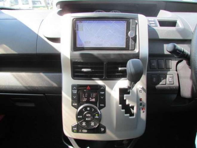 ノア2.0 X 4WD　両側パワースライドドア/フルセグTV/バックカメラ/フリップダウンモニター/2列目回転シート/スマートキー/ 2000