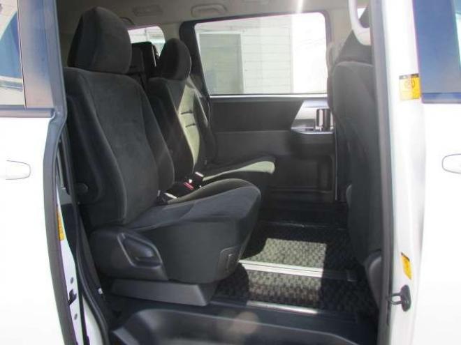 ノア2.0 X 4WD　両側パワースライドドア/フルセグTV/バックカメラ/フリップダウンモニター/2列目回転シート/スマートキー/ 2000