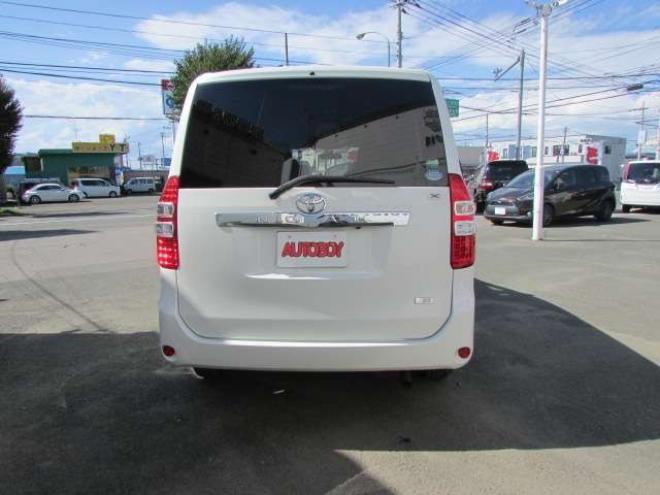 ノア2.0 X 4WD　両側パワースライドドア/フルセグTV/バックカメラ/フリップダウンモニター/2列目回転シート/スマートキー/ 2000