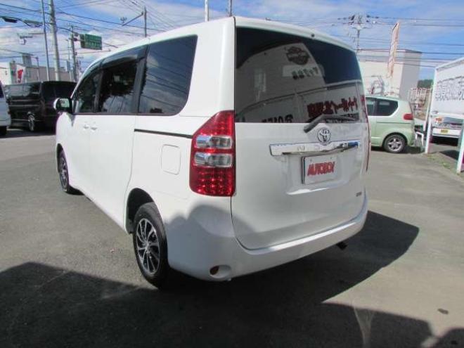 ノア2.0 X 4WD　両側パワースライドドア/フルセグTV/バックカメラ/フリップダウンモニター/2列目回転シート/スマートキー/ 2000