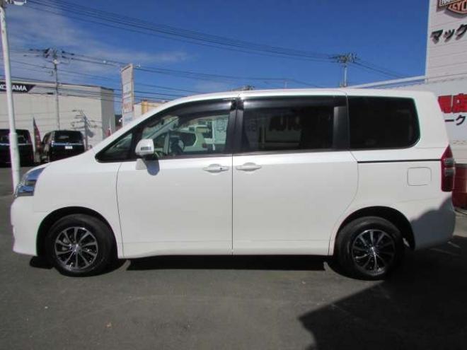 ノア2.0 X 4WD　両側パワースライドドア/フルセグTV/バックカメラ/フリップダウンモニター/2列目回転シート/スマートキー/ 2000