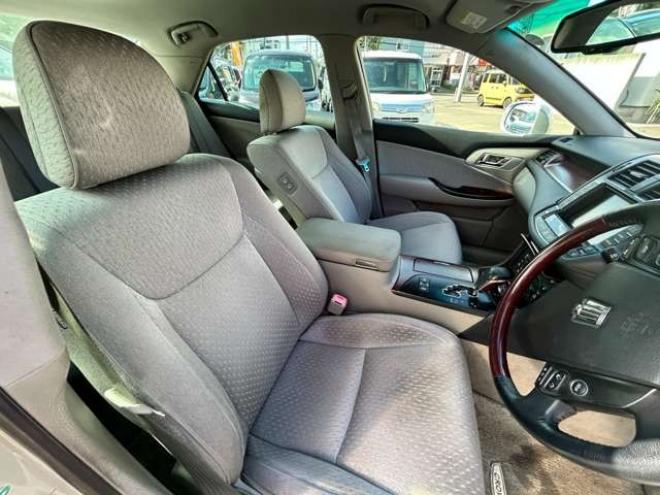 クラウンロイヤル 3.0 ロイヤルサルーン i-Four 4WD　TVバックモニター　パワーシート　ETC　クルーズコントロール　純正HDDナビ 3000