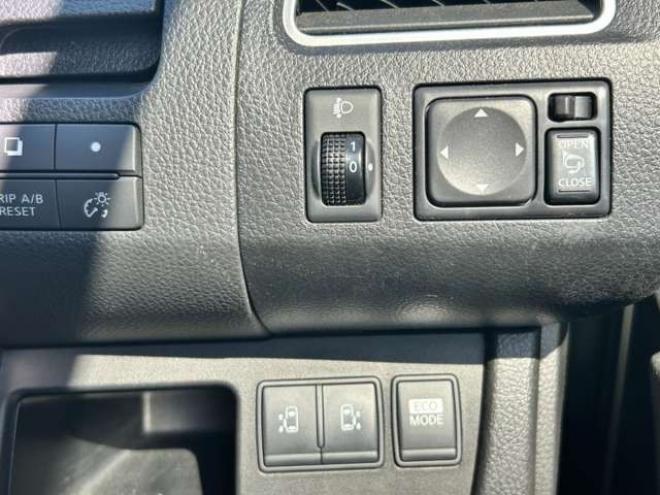 セレナ2.0 ハイウェイスター Vセレクション アンシャンテ セカンドスライドアップシート 4WD　 2000