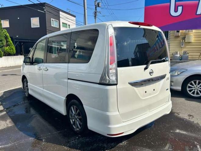 セレナ2.0 ハイウェイスター Vセレクション アンシャンテ セカンドスライドアップシート 4WD　 2000