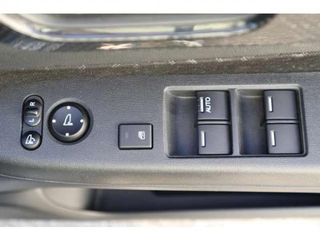 N-WGNカスタムG ターボパッケージ 4WD　純正ワンセグナビ　バックカメラ　ETC　オートライト　HIDヘッドライト　パドルシフト　シートヒーター 660