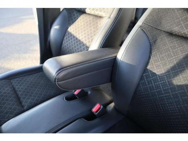 N-WGNカスタムG ターボパッケージ 4WD　純正ワンセグナビ　バックカメラ　ETC　オートライト　HIDヘッドライト　パドルシフト　シートヒーター 660