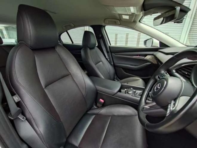 MAZDA3セダン　1.8 XD Lパッケージ ディーゼルターボ 4WD　本革/コネクティッドカー/BOSEサウンド/全方位カメラ/パーキングセンサー/8.8インチモニター/ETC/メモリー電動シート/シートヒーター/18AW 1800