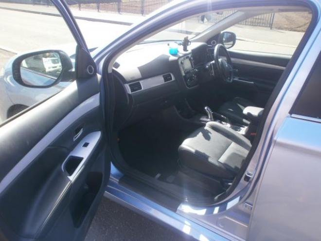 アウトランダーPHEVPHEV Gプレミアムパッケージ　４WD 2000 5Dr