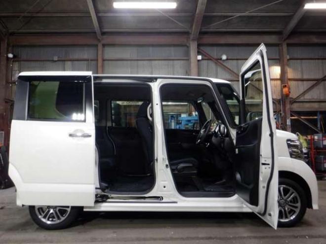 N-BOXカスタムG Lパッケージ 4WD　ナビ・B/T・TV・Bカメラ・ETC・パワスラ・本州仕入・前席シートヒーター・ステアリングスイッチ・パワスラ・ヒーテッドドアミラー・.サンシェード 660