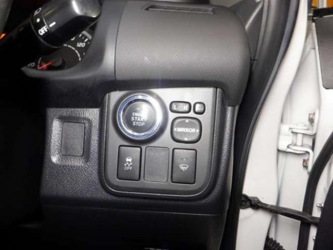 ウィッシュ1.8 X HIDセレクション 4WD　ナビ・TV・B/T・スマートキー・プッシュスタート・ワイパーデアイサー・ECOモード・HID・3列シート・オートエアコン・ 1800