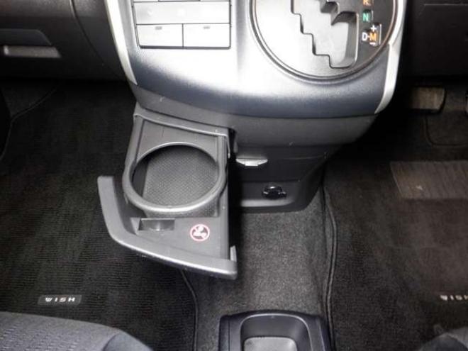 ウィッシュ1.8 X HIDセレクション 4WD　ナビ・TV・B/T・スマートキー・プッシュスタート・ワイパーデアイサー・ECOモード・HID・3列シート・オートエアコン・ 1800