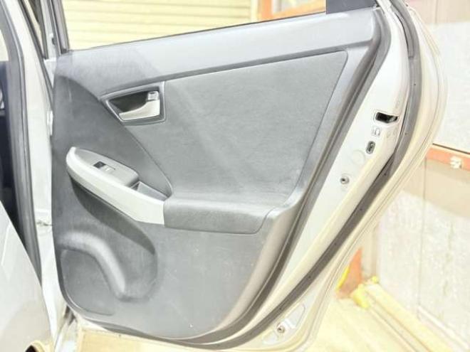 プリウス1.8 S　下廻防錆4WDナビBカメETC 1800