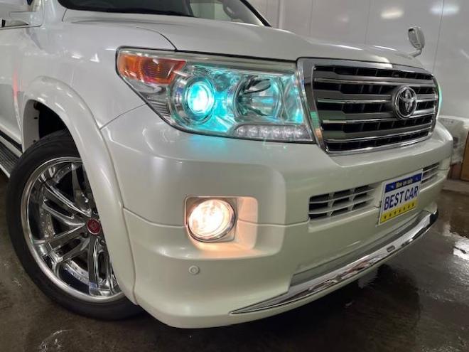 ランドクルーザー２００系中期型　ＺＸ　本州仕入　寒冷地仕様　禁煙車　ＷＡＬＤ２２インチＡＷ　純正１８ＡＷ＋スタッドレスタイヤ付　モデリスタスポイラー　電動サンルーフ　純正ブラックレザーシート　トヨタプレミアムサウンド　純正ナビ（フルセグ地デジ　ＤＶＤ再生　Ｂｌｕｅｔｏｏｔｈ対応）＋バックカメラ　リアエンターテイメント　純正リアフリップダウンモニター　クルーズコントロール　シートヒーター＆クーラー　ステアリングヒーター　両席パワーシート　ＥＴＣ 4WD 4600 5Dr